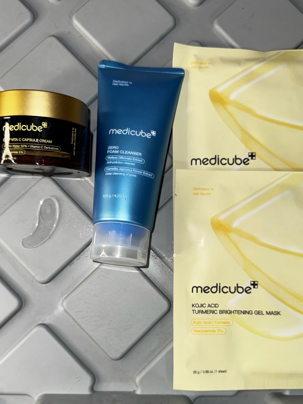 Medicube 4 piece bundle- NEW- exp 2028